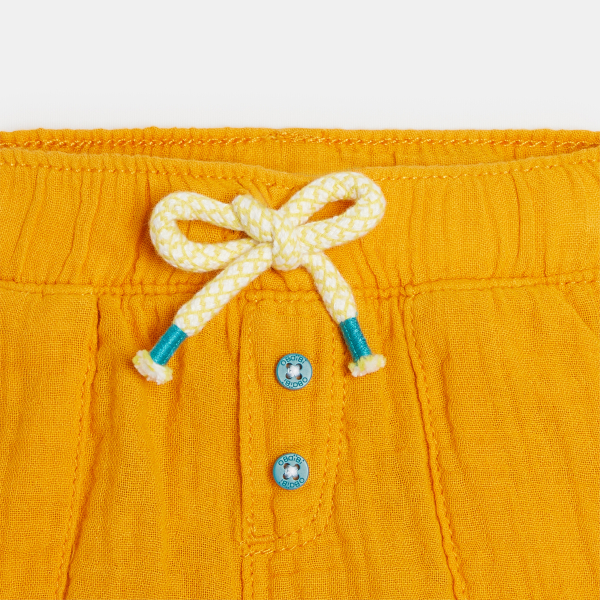 شورت من القطن الخفيف النافر